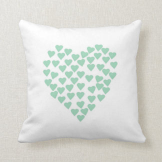 Cojín Decorativo Menta del corazón de los corazones en blanco