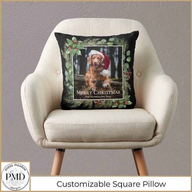 Cojín Decorativo Merry Christmas Pet Photo Wreath Botanical (Merry Christmas Pet Photo Wreath Botanical Throw Pillow with Your Photo, Name, Year.)