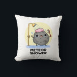 Cojín Decorativo Meteor Shower Funny Science Pun<br><div class="desc">El Meteor Shower Funny Science Pun cuenta con una roca de meteoros con ducha. Gracioso regalo de Pun para la familia y amigos que aman los lindos juegos de palabras de ciencia.</div>