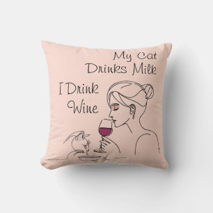 Cojín Decorativo Mi gato bebe leche y bebo vino