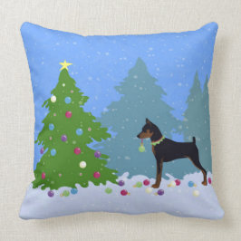 Cojín Decorativo Min Pin en el bosque decorando el árbol de Navidad