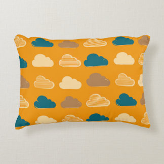 Cojín Decorativo Minimal Clouds Pattern – Orange Sky Vibes