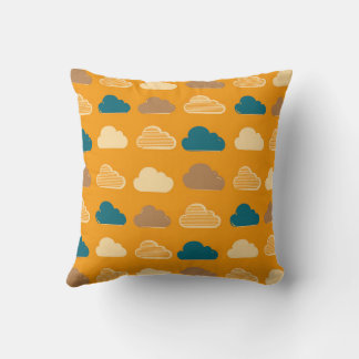 Cojín Decorativo Minimal Clouds Pattern – Orange Sky Vibes
