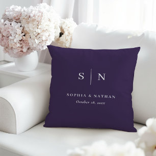 Cojín Decorativo Mínimo y Chic Morado   Monograma de Boda