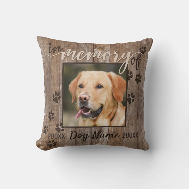 Cojín Decorativo Mirada de madera rústica conmemorativa del perro (Anverso)