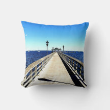 Mirando hacia abajo el muelle