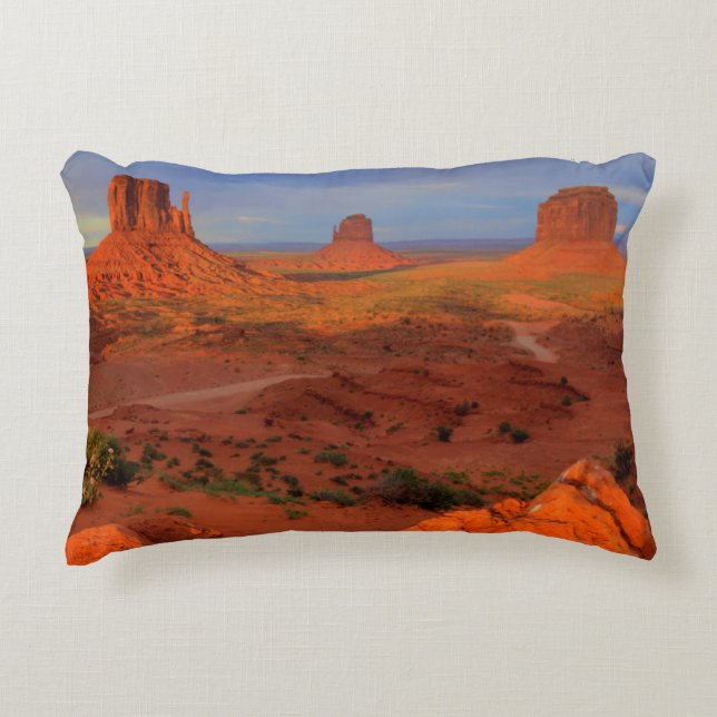 Cojín Decorativo Mittens, Valle del Monumento, AZ (Anverso)
