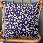Cojín Decorativo Moda Boho Anemone Dark Blue Pattern<br><div class="desc">Una pintura acuarela sencilla inspiró un patrón floral de flores anemónicas blancas con un fondo azul oscuro y contornos alrededor de las flores.</div>