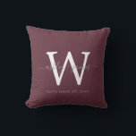 Cojín Decorativo Moda Monograma Borgoña Boda Keepsake<br><div class="desc">Elegante almohada monogramada de boda keepsake con sus nombres y fecha boda en caligrafía de escritura de moda escrita a mano gris y monograma en tipografía moderna sobre un fondo borgoñoso. Simplemente agregue sus nombres, monograma y fecha de boda. Un gran regalo para una pareja recién casada. Diseñado exclusivamente para...</div>