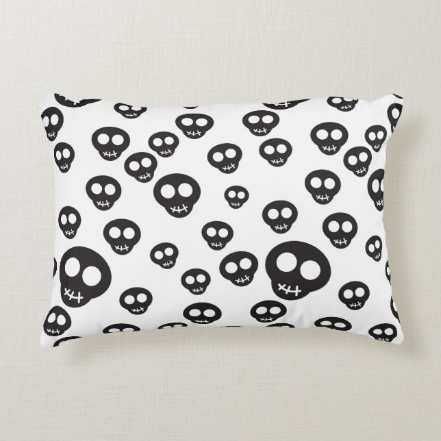 Cojín Decorativo Modelo con los cráneos negros en blanco (Anverso)