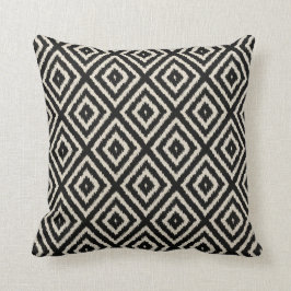 Cojín Decorativo Modelo del diamante de Ikat en negro y crema