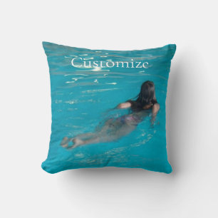 Cojín Decorativo Modelo femenino de natación Thunder_Cove