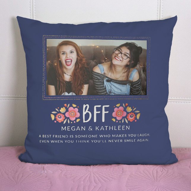 Cojín Decorativo Moderna foto de Best Friends BFF (A cute best friends photo pillow. personalize it with your names and a short message.)