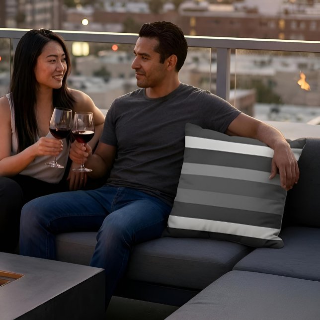 Cojín Decorativo Moderna Linear | Carbon & Obsidian (Lifestyle Shot (outdoor fabric))