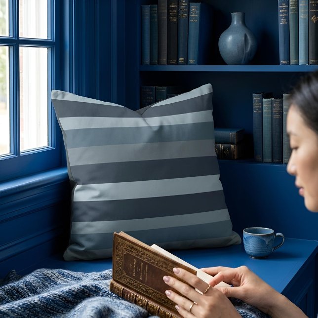 Cojín Decorativo Moderna Linear | Slate & Nordic Sea (Lifestyle Shot)