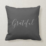 Cojín Decorativo Moderno rústico gris oscuro guión agradecido píldo<br><div class="desc">Guión moderno rústico de agradecimiento gris oscuro Throw PillowPuede agregar su propio texto para personalizar.</div>