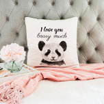 Cojín Decorativo Moderno Te Amo Mucho Panda Blanco Y Negro<br><div class="desc">Nuestra colección incluye una variedad de productos que hacen regalos sinceros y reflexivos. Desde acogedoras almohadas de tiro hasta elegantes bolsitas de tote, puedes extender el amor con estos deliciosos pandas a donde vayas. El diseño minimalista le aporta un toque de sofisticación a sus accesorios y transmite un mensaje dulce....</div>