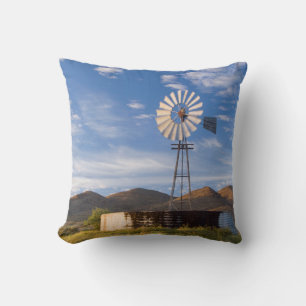 Cojín Decorativo Molino de viento y presa en el Karoo al amanecer
