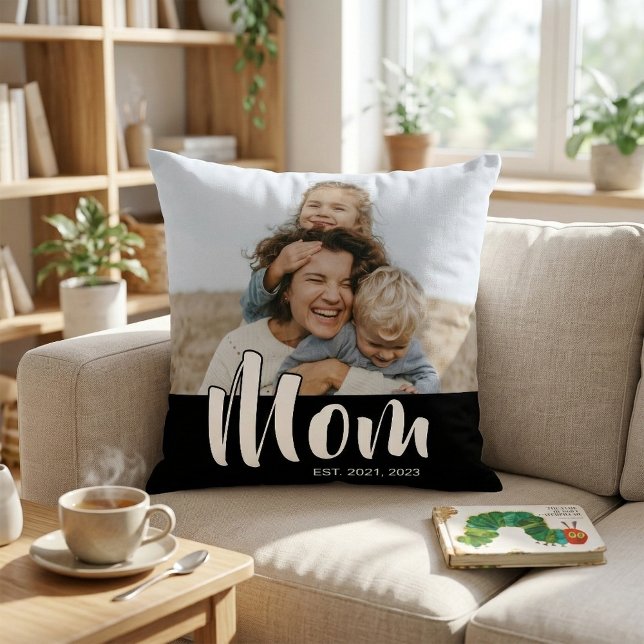 Cojín Decorativo Mom Established Modern Script Photo (Mom Established Modern Script Photo Throw Pillow)