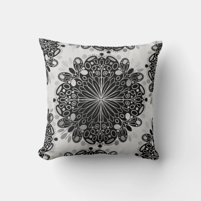 Cojín Decorativo Monocromo Boho Plata Gris Negro Mandalas (Anverso)