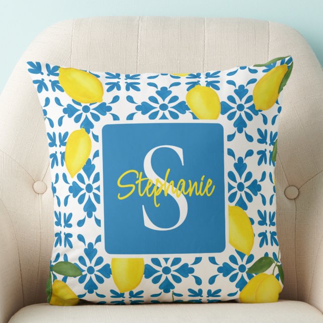 Cojín Decorativo Monogram Name Blue French Tile Lemon Pattern  (Subido por el creador)