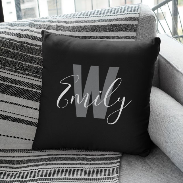 Cojín Decorativo Monograma blanco negro moderno (Modern Black White Monogram Throw Pillow)