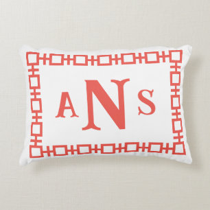 Cojín Decorativo Monograma de clave griega en cuadrado coralino pic