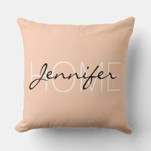 Cojín Decorativo Monograma de color albaricoque en casa