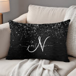 Cojín Decorativo Monograma de espuma de Purpurina negro personaliza<br><div class="desc">Personalice fácilmente este elegante diseño de almohadas de acento moderno con un purpurina brillante negro de bonito sobre un fondo metálico negro cepillado.</div>