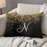 Cojín Decorativo Monograma de espuma negra Purpurina de oro persona<br><div class="desc">Personalice fácilmente este elegante diseño de almohadas de acento moderno con un purpurina brillante de bonito dorado sobre un fondo metálico negro cepillado.</div>