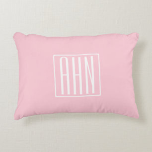 Cojín Decorativo Monograma de iniciales Blanco sobre rosa claro