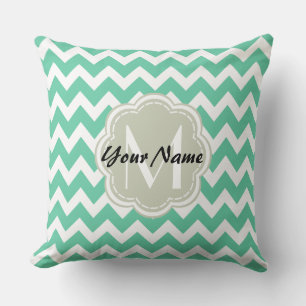 Cojín Decorativo Monograma de Personalizado Mint Chevron, nombre pe