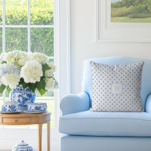 Cojín Decorativo Monograma de Pétalo de Hortensia Azul
