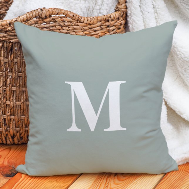 Cojín Decorativo Monograma de Sage Green Modern Farmhouse (Sage green modern farmhouse large monogram decorator pillow)