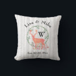 Cojín Decorativo Monograma del Boda de acuarela de Boho de renos ru<br><div class="desc">Una almohada recién casada con un diseño de acuarela digital. Una silueta de reno naranja pastel dentro de una corona de hojas de hierbas. Setas y helechos forestales a sus pies. Patrón de abedul gris y blanco en el fondo. Personalice con sus nombres, fecha de boda y Monograma inicial para...</div>