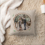 Cojín Decorativo Monograma del Boda de fotos de la rebanada de made<br><div class="desc">Foto personalizada rodeada de un marco decorativo de corte de madera y emparejada con un tipo de letra simple y elegante que se puede personalizar fácilmente. Visita nuestra tienda para ver más artículos coincidentes y contáctanos si tienes alguna solicitud especial.</div>
