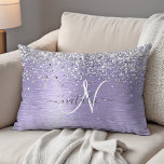 Cojín Decorativo Monograma del Purpurina plateado Metalizado cepill<br><div class="desc">Personaliza fácilmente este diseño de almohadas de acento de moda a la moda,  con un purpurina de imitación brillante de bonito plateado sobre un fondo metálico morado.</div>