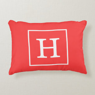 Cojín Decorativo Monograma Inicial enmarcado en rojo coral blanco