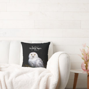 Cojín Decorativo Monograma majestuoso de búho nevado con nombre per