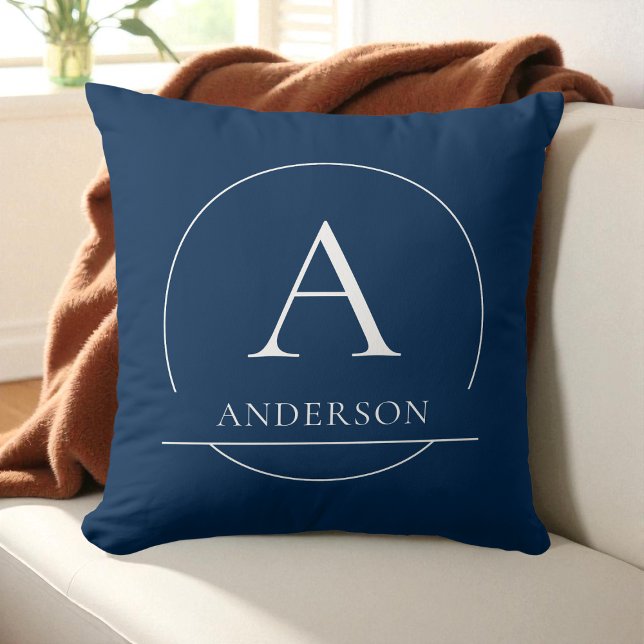Cojín Decorativo Monograma Moderno de Nombre de Familia Simple Azul (Modern Navy Blue Simple Family Name Monogram Throw Pillow)