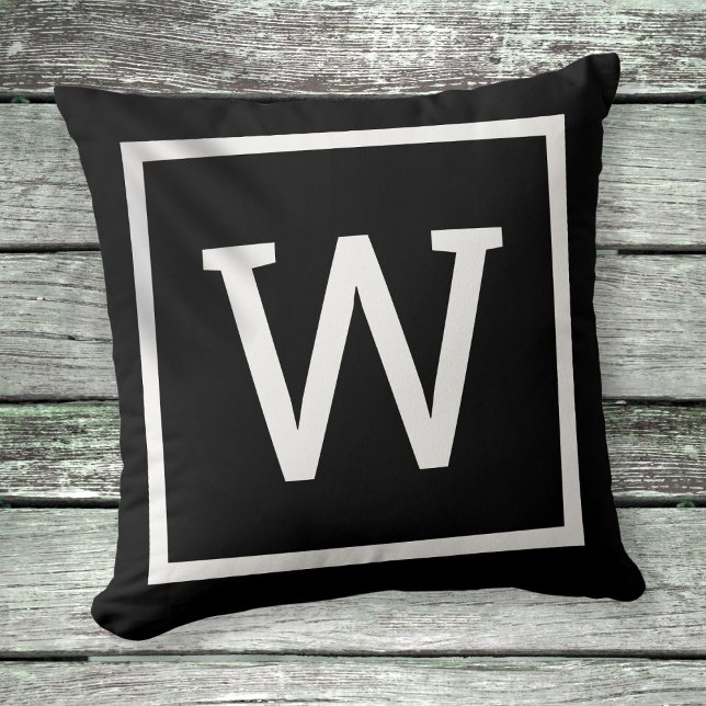 Cojín Decorativo Monograma moderno negro y blanco (Modern Monogram Black and White Throw Pillow)