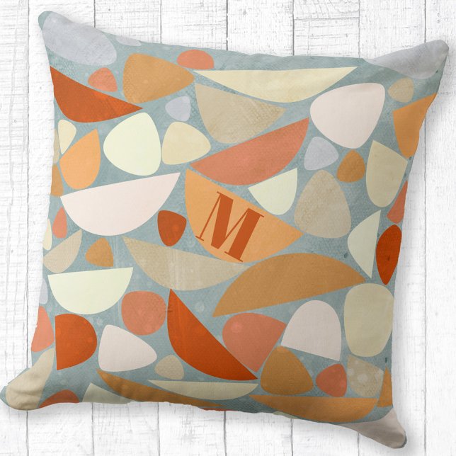 Cojín Decorativo Monograma Naranja de formas abstractas modernas (Monogram initial personalized abstract burnt orange cream blush pink and sea foam green throw pillow)