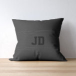 Cojín Decorativo Monograma negro de textura de cuero negro<br><div class="desc">Elegante estilo vintage de la textura negra de imitación de cuero negro con efecto de puntos (efecto digital no puntos reales). Monograma negro personalizado.</div>