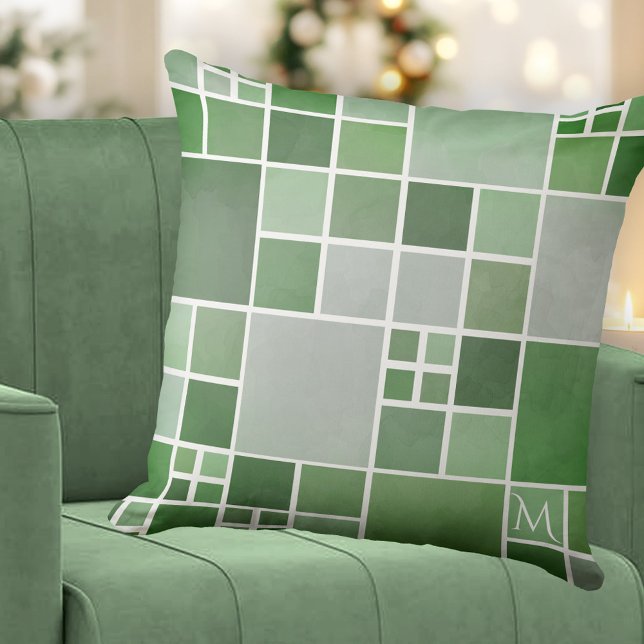 Cojín Decorativo Monograma Patrón geométrico de la naturaleza verde (Modern pillow featuring a geometric mosaic pattern inspired by nature in different shades of green)