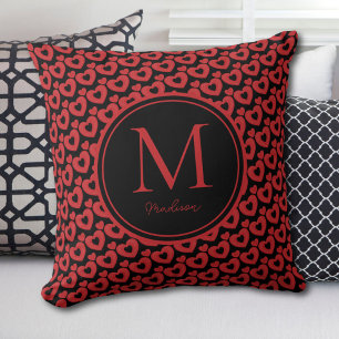 Cojín Decorativo Monograma personalizado de corazones rojos y negro