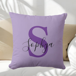 Cojín Decorativo Monograma púrpura simple personalizado