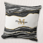 Cojín Decorativo Monograma Purpurina de oro de la banda negra Agate<br><div class="desc">Las acuarelas monocromáticas en blanco y negro agitan el diseño de mármol con detalles en oro falso. Cambiar el nombre y el monograma inicial para personalizar.</div>