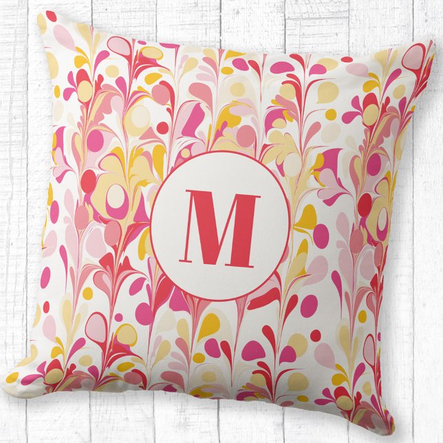 Cojín Decorativo Monograma Resumen Patrón de Mármol Retro (Modern monogram initial retro marble pattern pink red yellow personalized throw pillow)