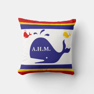 Cojín Decorativo MONOGRAMA sobre ballenas azules, amarillas y rojas