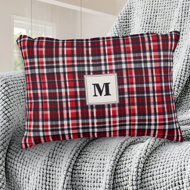 Cojín Decorativo Monogramación de Navidades de plástico rojo (A stylish monogrammed pillow, with tartan plaid pattern in red, gray and white)